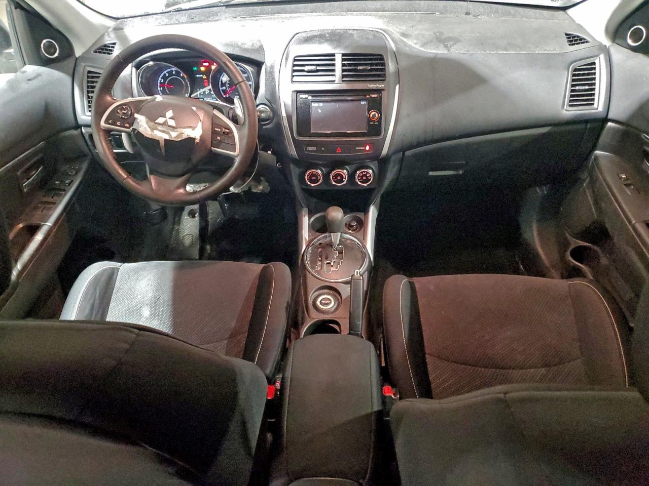 MITSUBISHI OUTLANDER SE