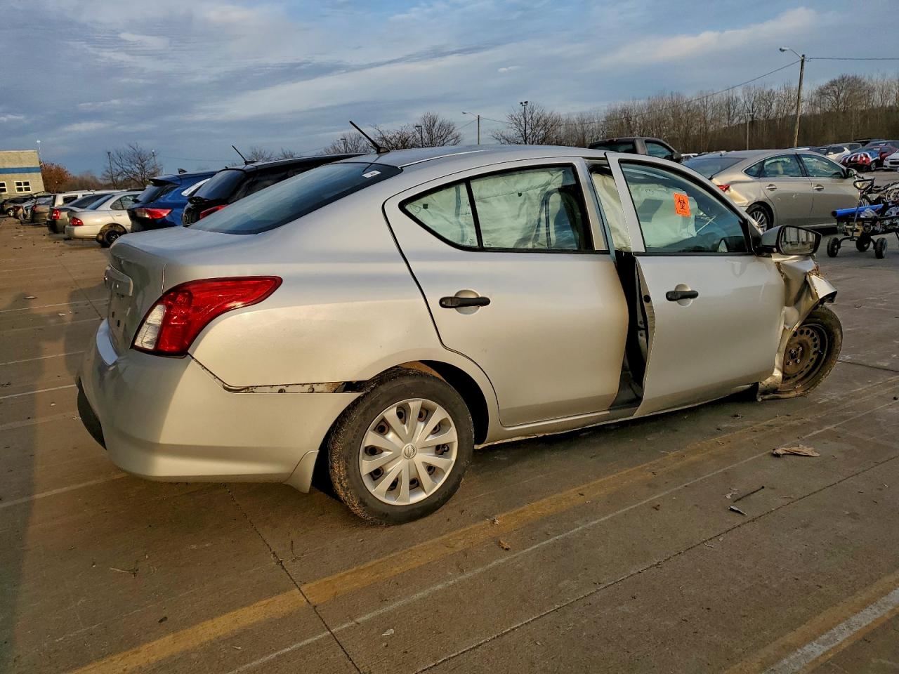 Lot #3311707218 2016 NISSAN VERSA S