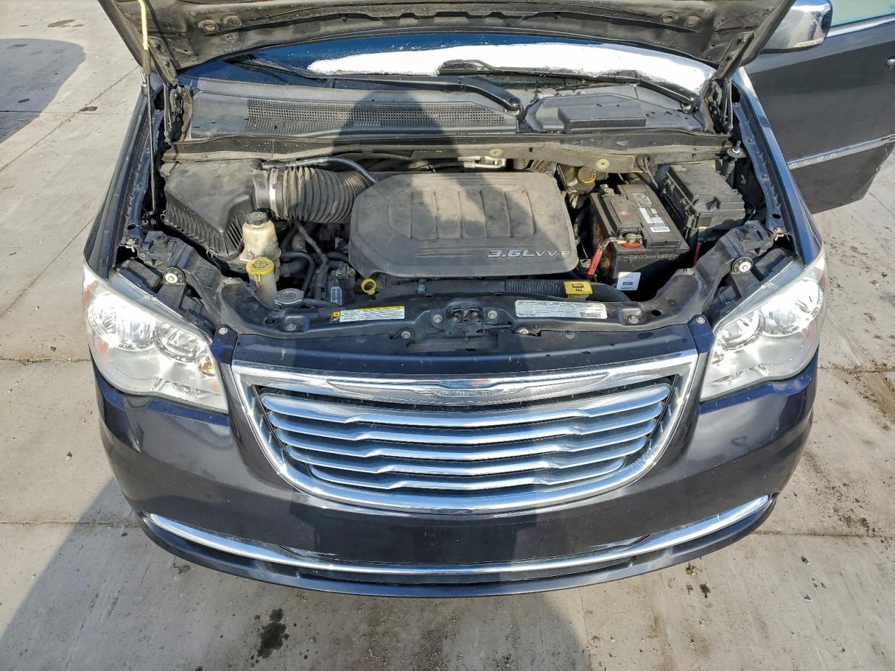 CHRYSLER TOWN & COUNTRY TOURING L