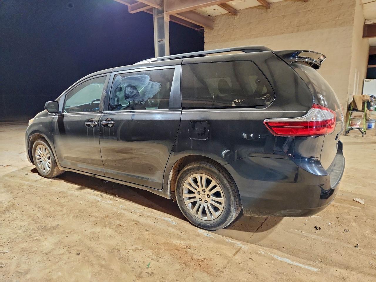 TOYOTA SIENNA XLE