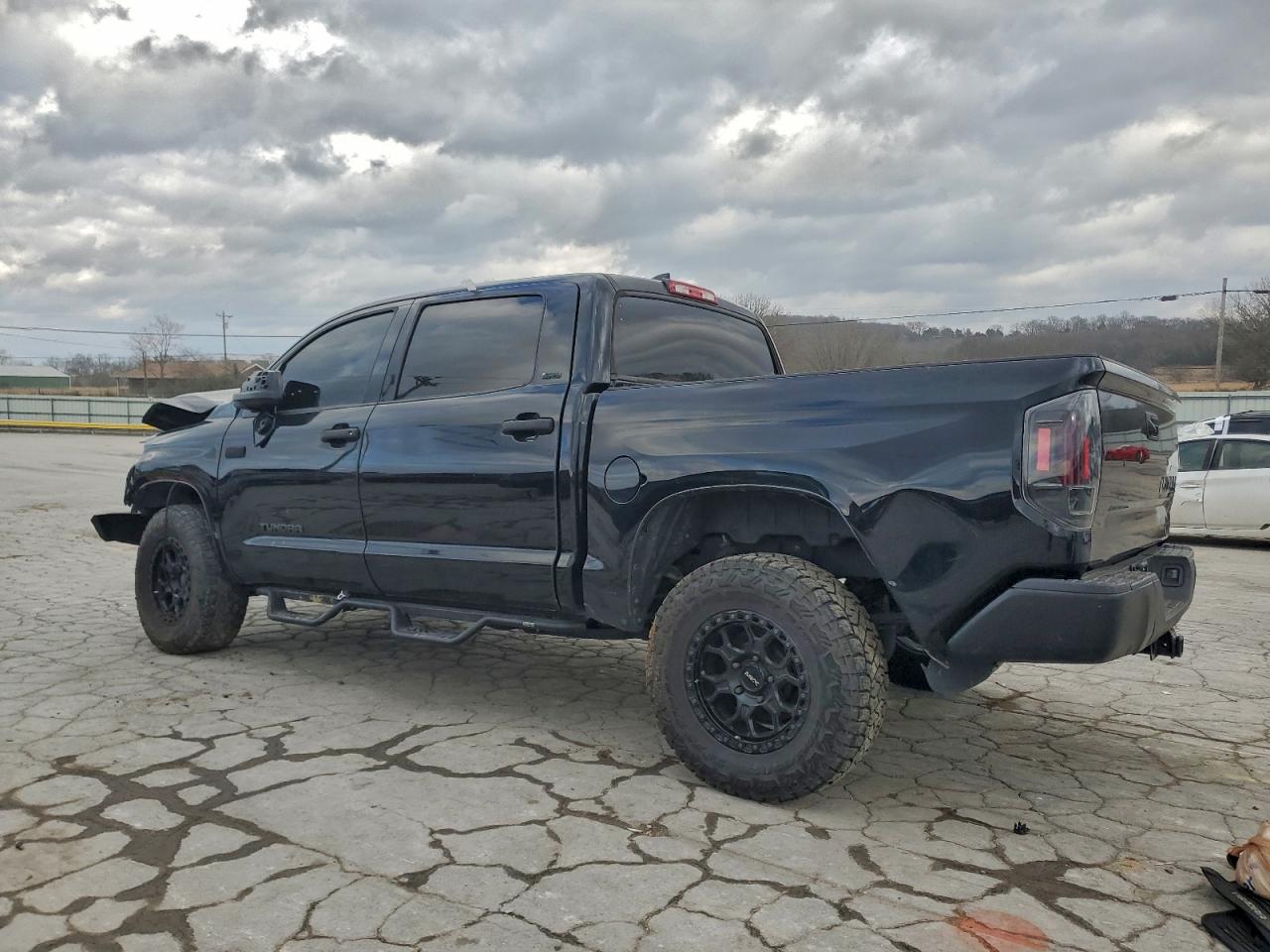 TOYOTA TUNDRA CREWMAX SR5