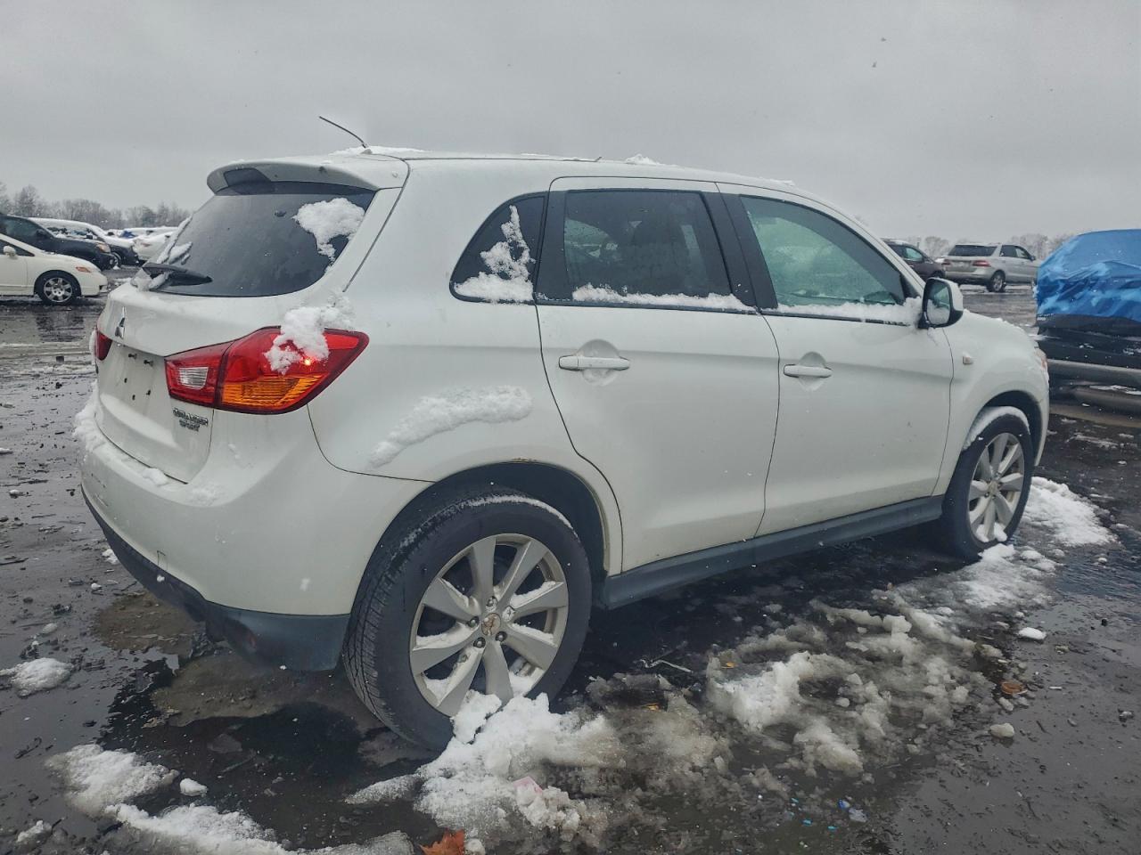 MITSUBISHI OUTLANDER ES