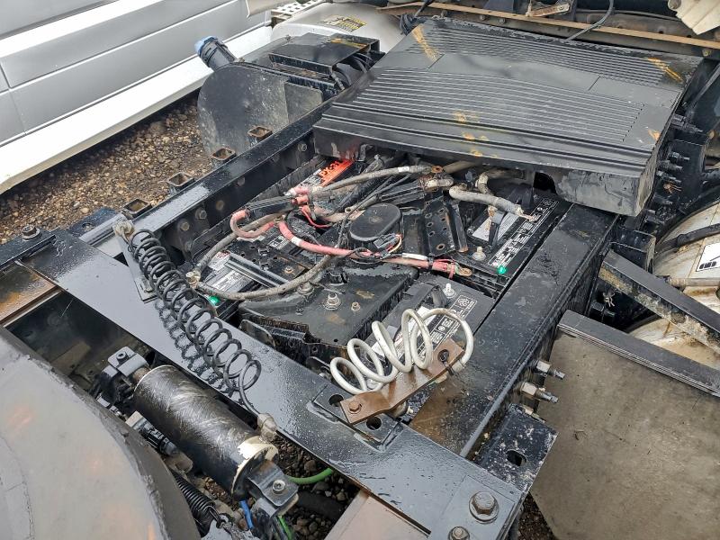 2015 VOLVO VN VNL #3304594441