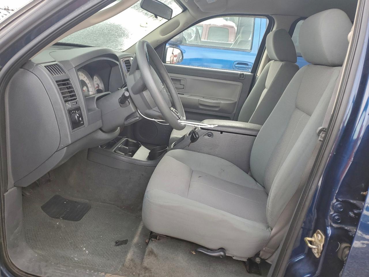 Lot #3309290615 2005 DODGE DAKOTA QUA