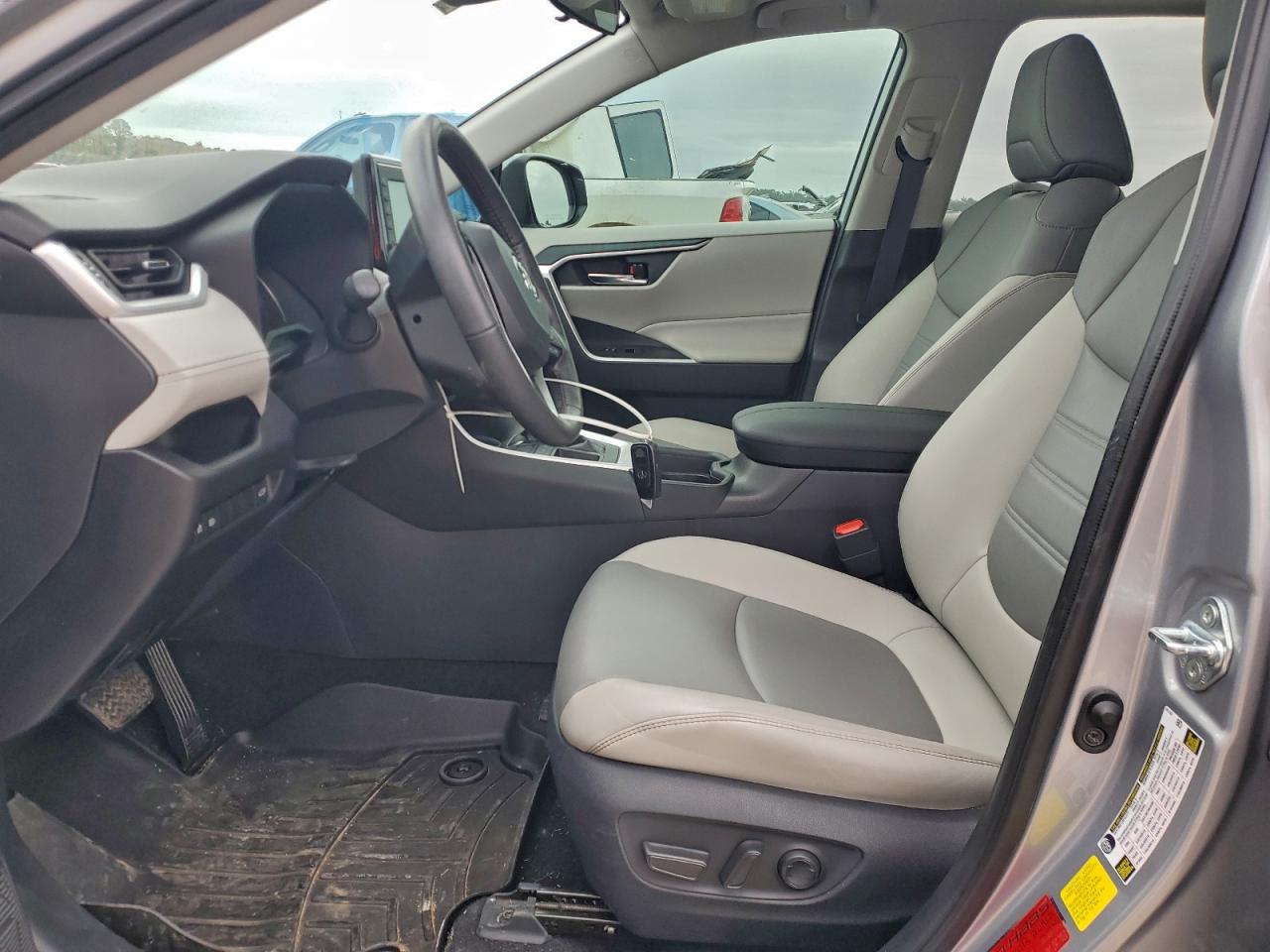 Lot #3318022378 2021 TOYOTA RAV4 XLE P