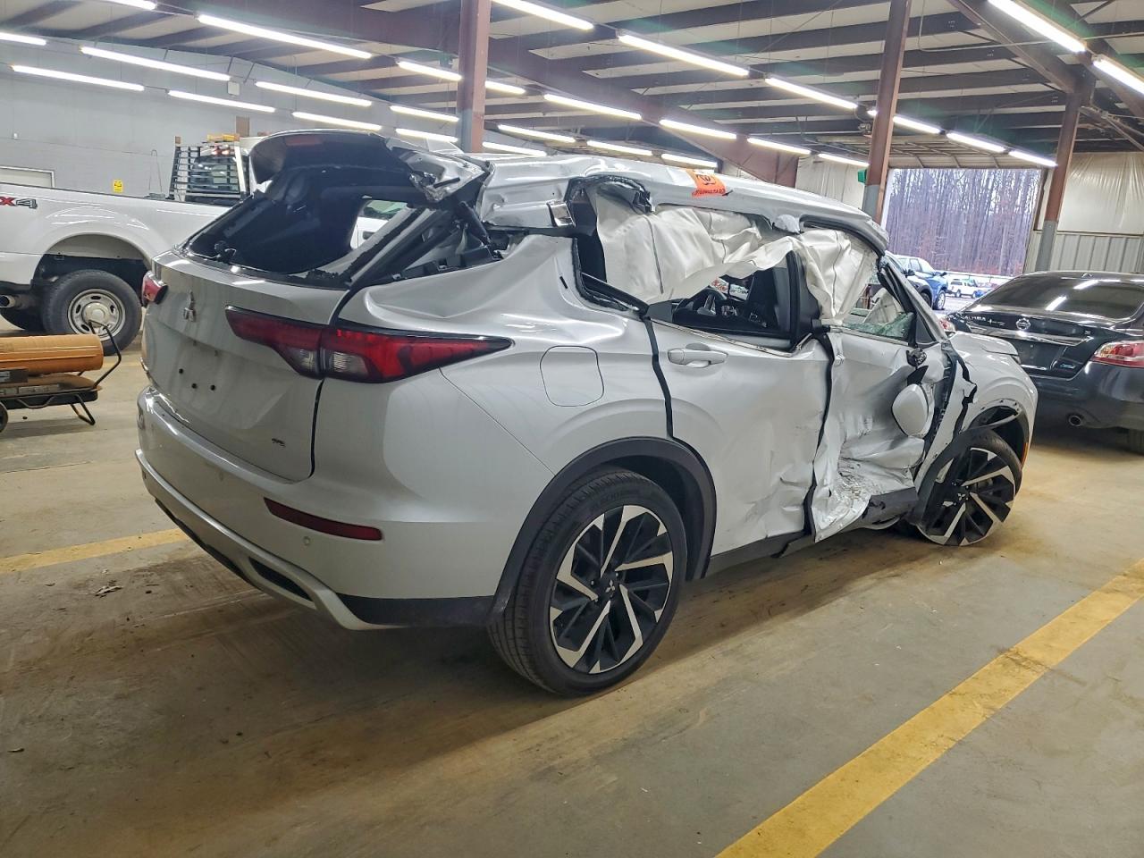 MITSUBISHI OUTLANDER SE