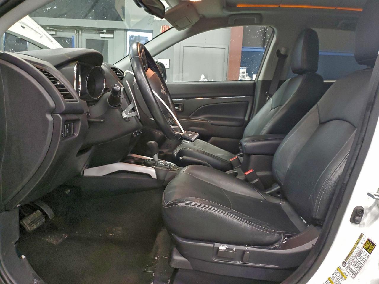 MITSUBISHI OUTLANDER SE