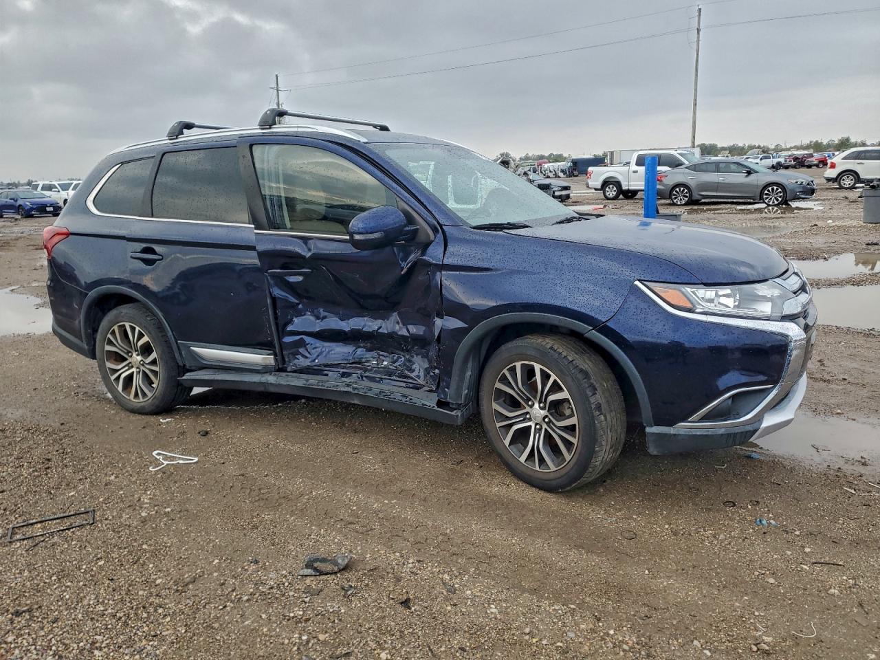 MITSUBISHI OUTLANDER SE