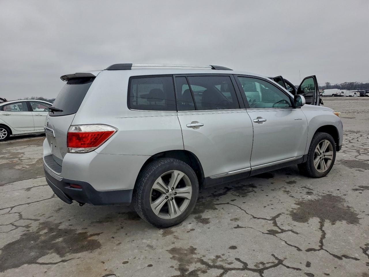 TOYOTA HIGHLANDER LIMITED