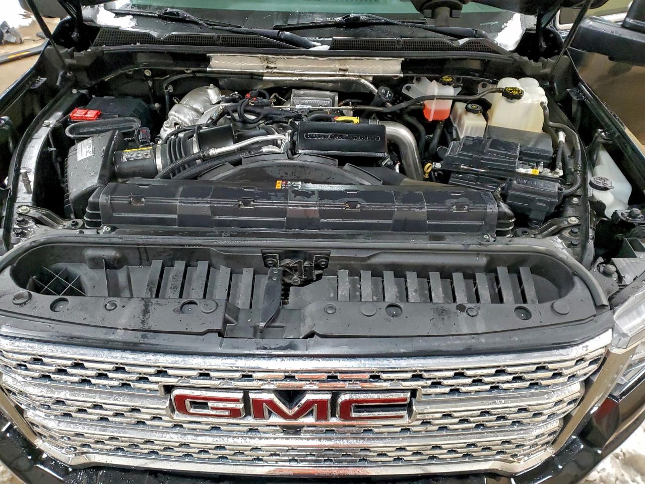 GMC SIERRA K2500 DENALI