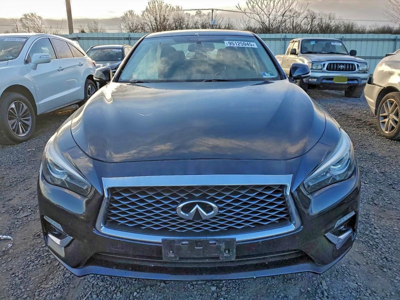INFINITI Q50 LUXE