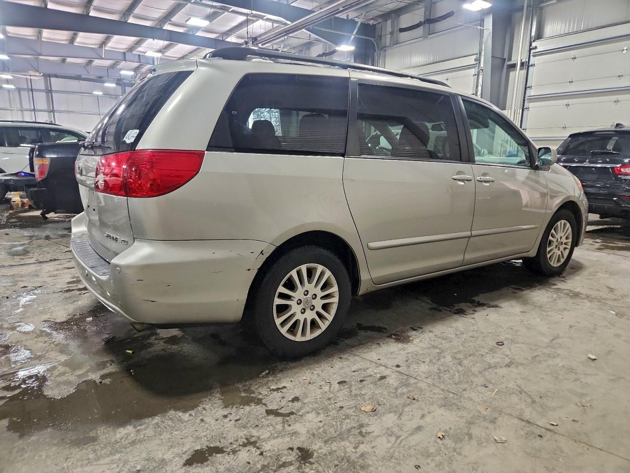 Lot #3302839936 2008 TOYOTA SIENNA XLE