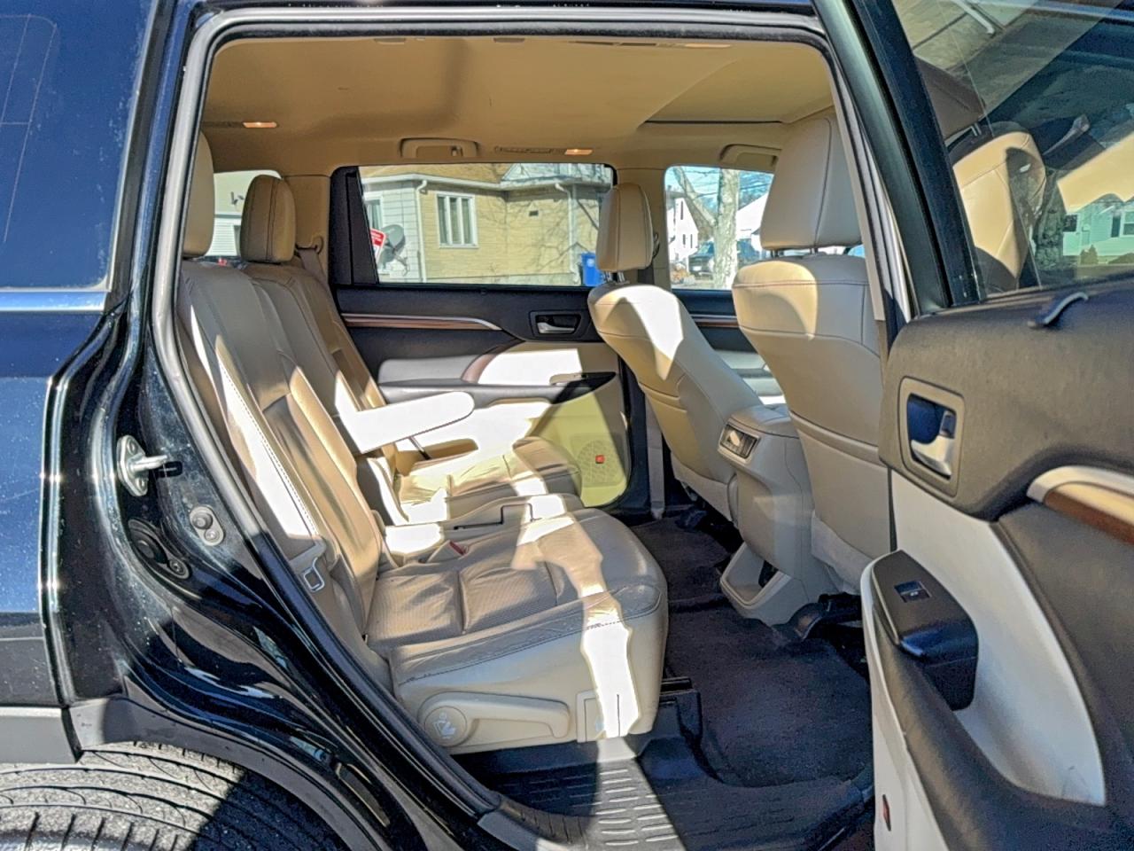 Lot #3316718401 2017 TOYOTA HIGHLANDER