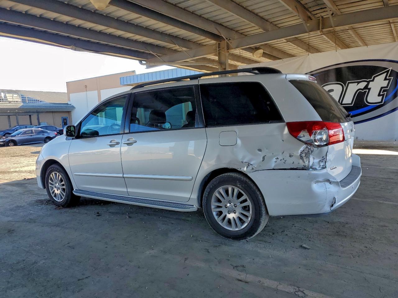 Lot #3310626828 2007 TOYOTA SIENNA XLE