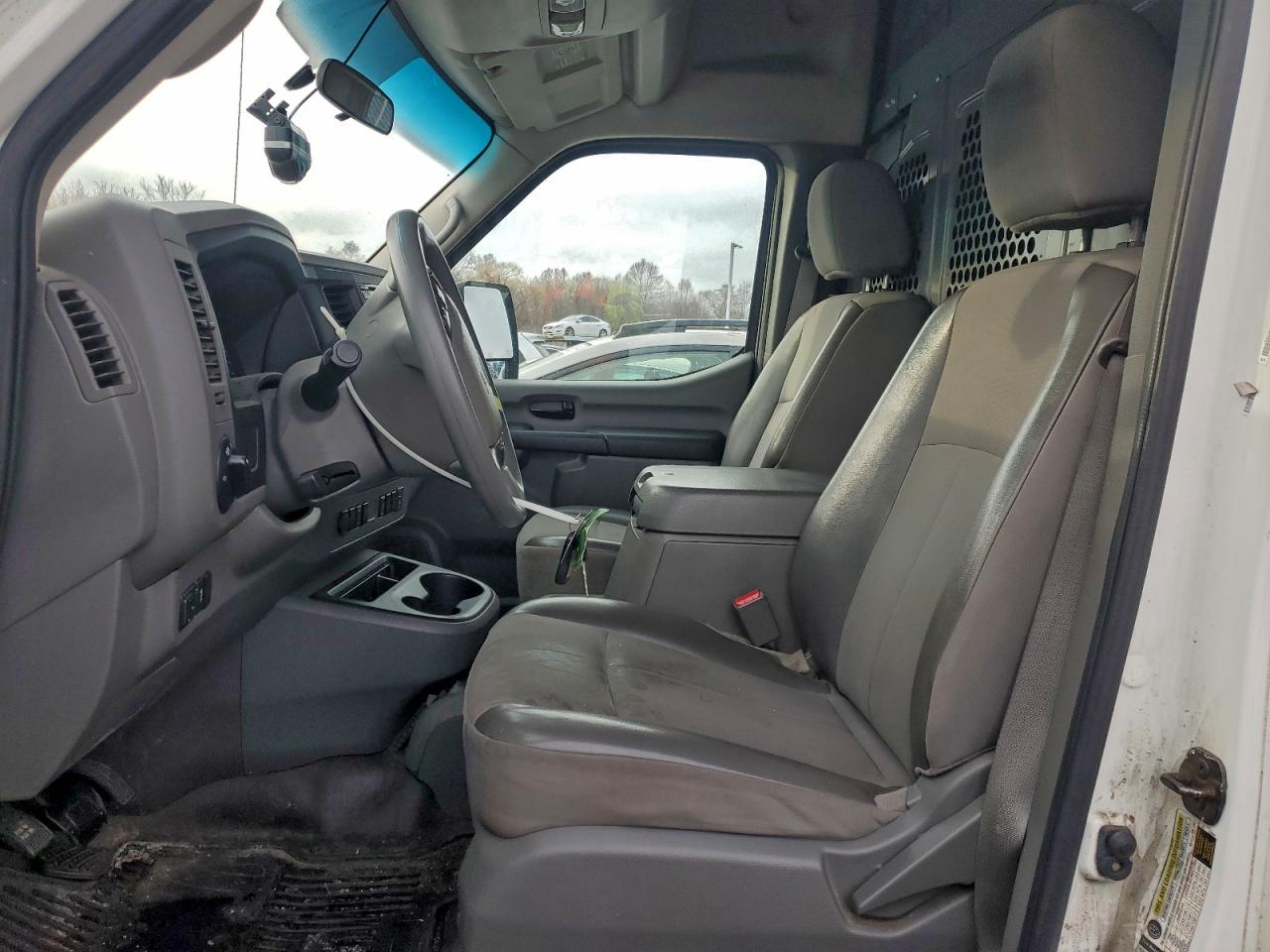 NISSAN NV2500 2500 S