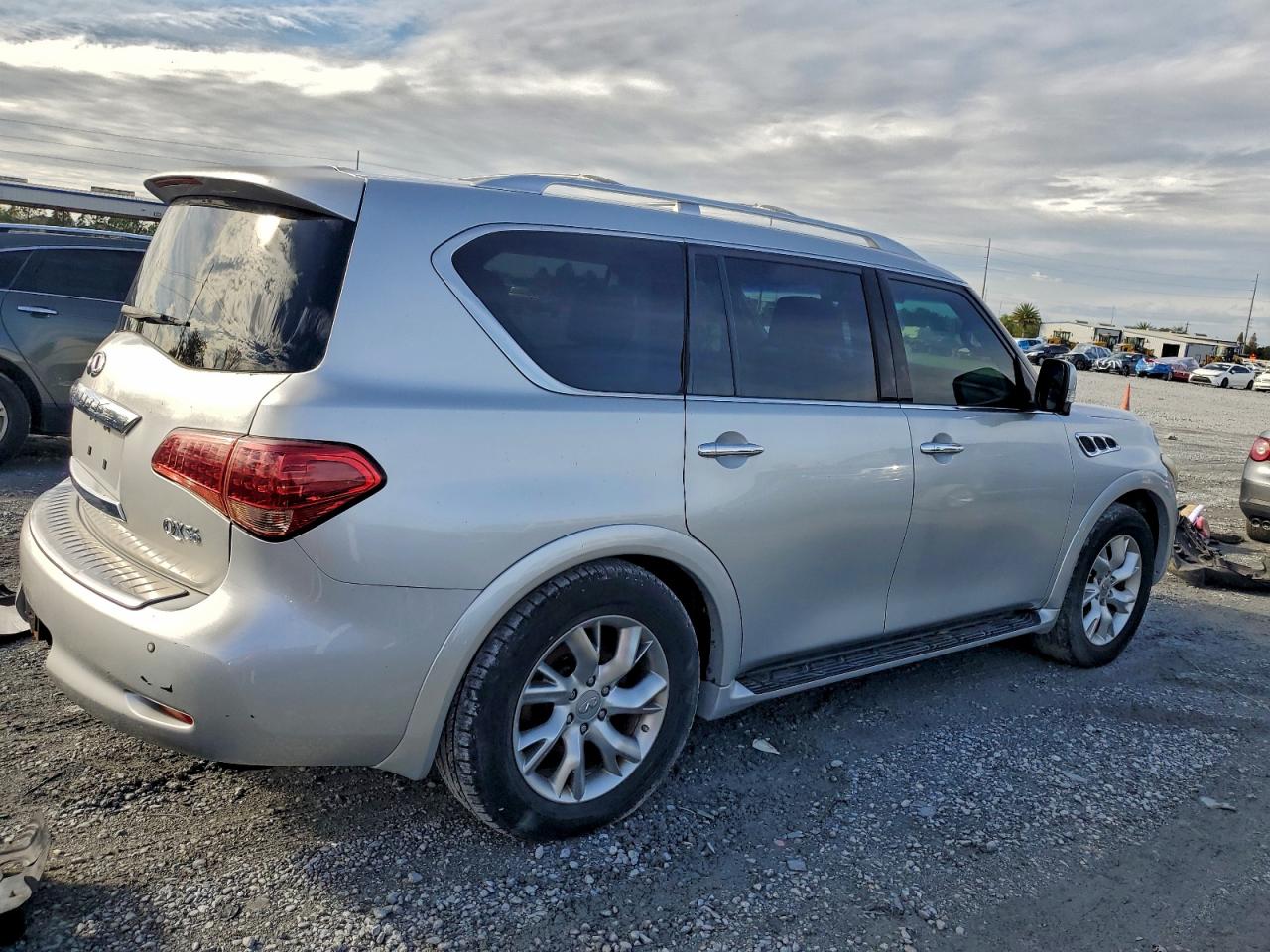 INFINITI QX56
