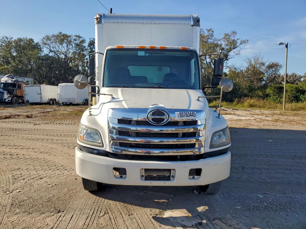 Lot #3305308318 2012 HINO 258/268