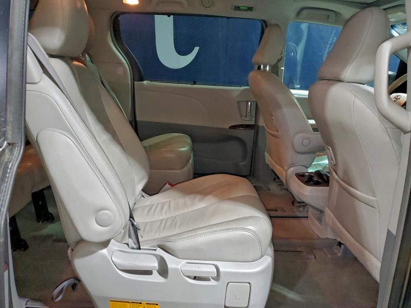 2013 TOYOTA SIENNA XLE #3304547437