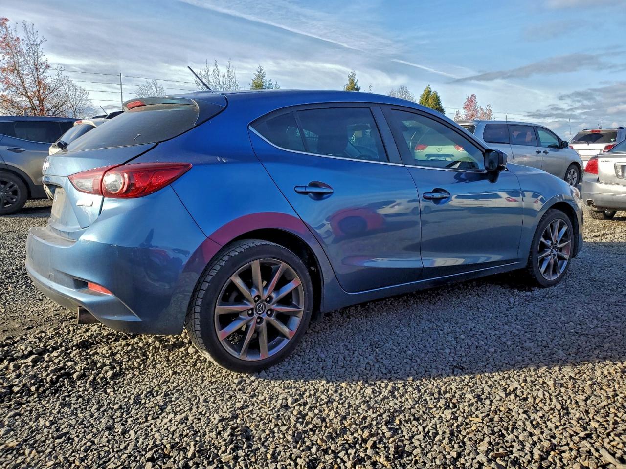 MAZDA 3 TOURING