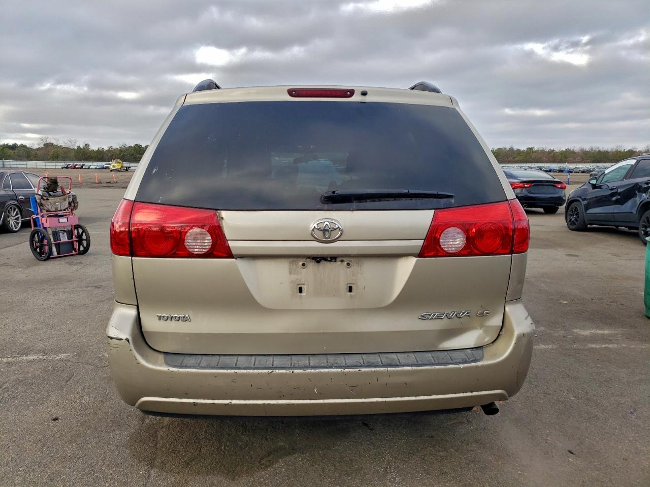 Lot #3310322962 2010 TOYOTA SIENNA CE