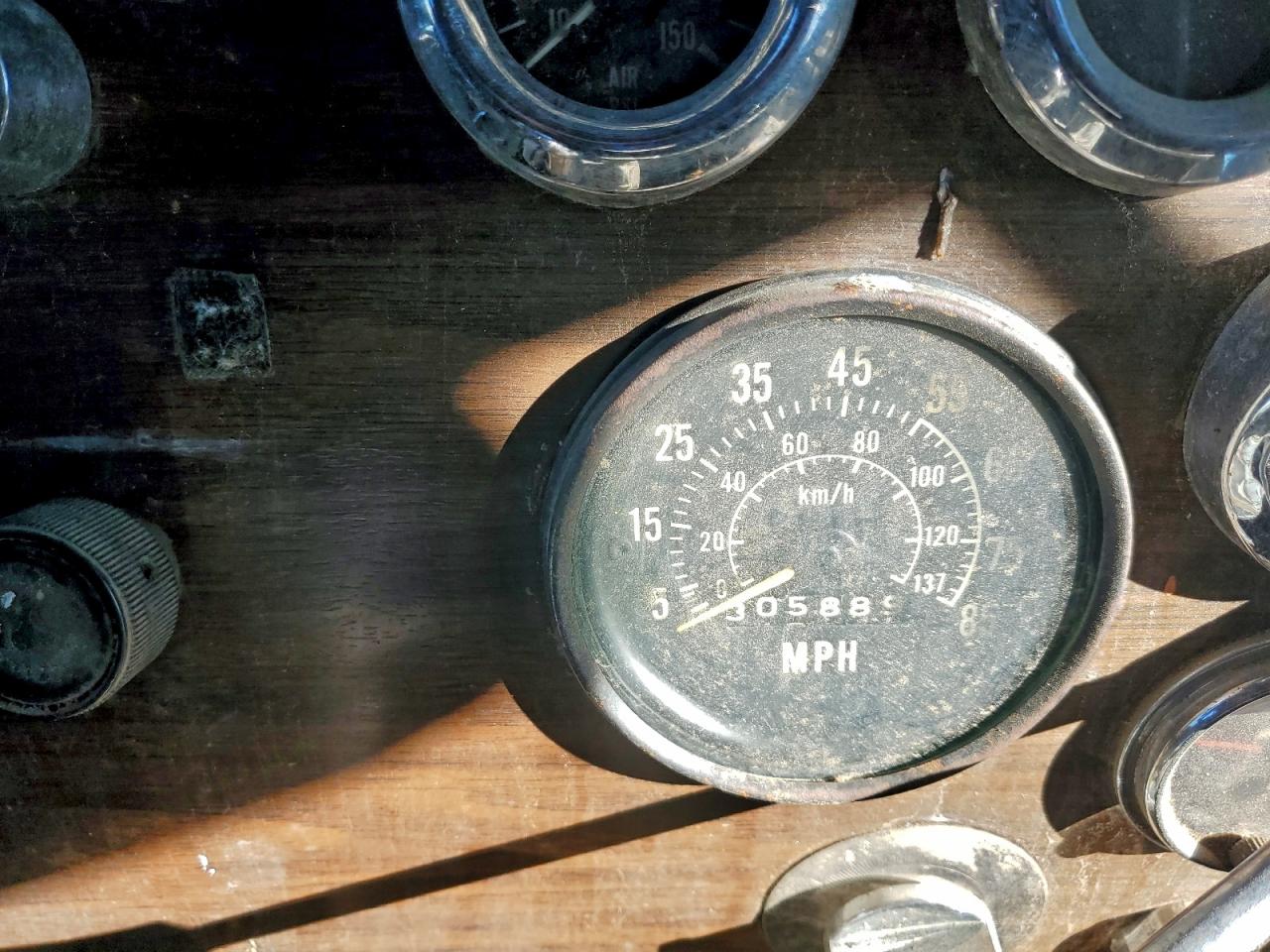 Lot #3312813095 1984 PETERBILT 382