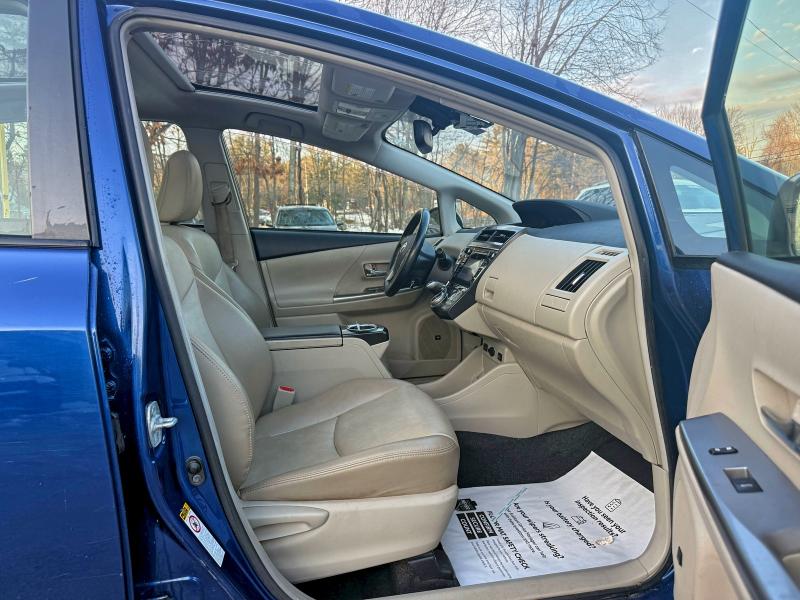 2015 TOYOTA PRIUS V #3317886913