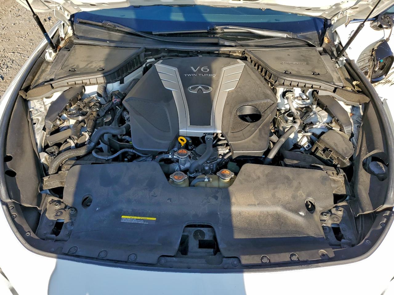 INFINITI Q60 LUXE 300