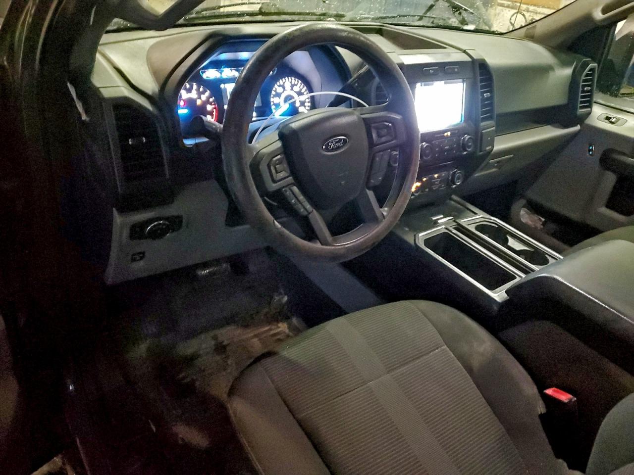 FORD F-150 SUPER CAB