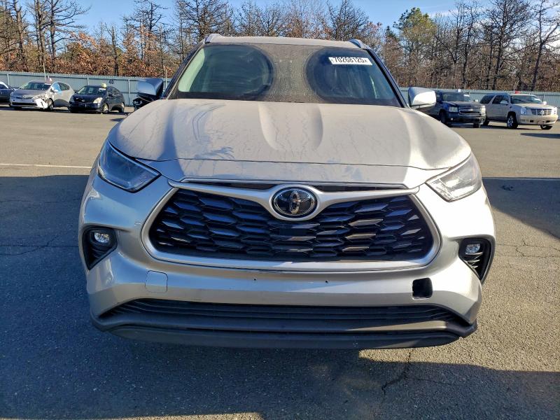 2021 TOYOTA HIGHLANDER XLE #3305304386