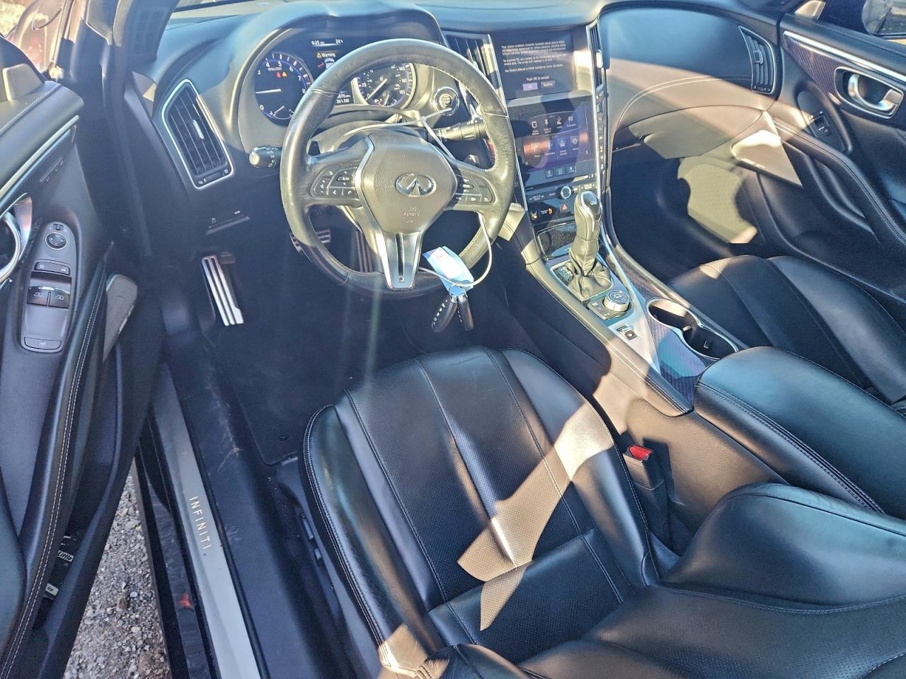 INFINITI Q60 RED SPORT 400