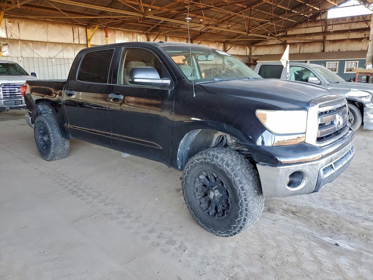 TOYOTA TUNDRA CREWMAX SR5