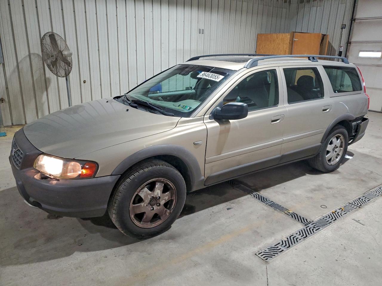 Lot #3315961189 2004 VOLVO XC70