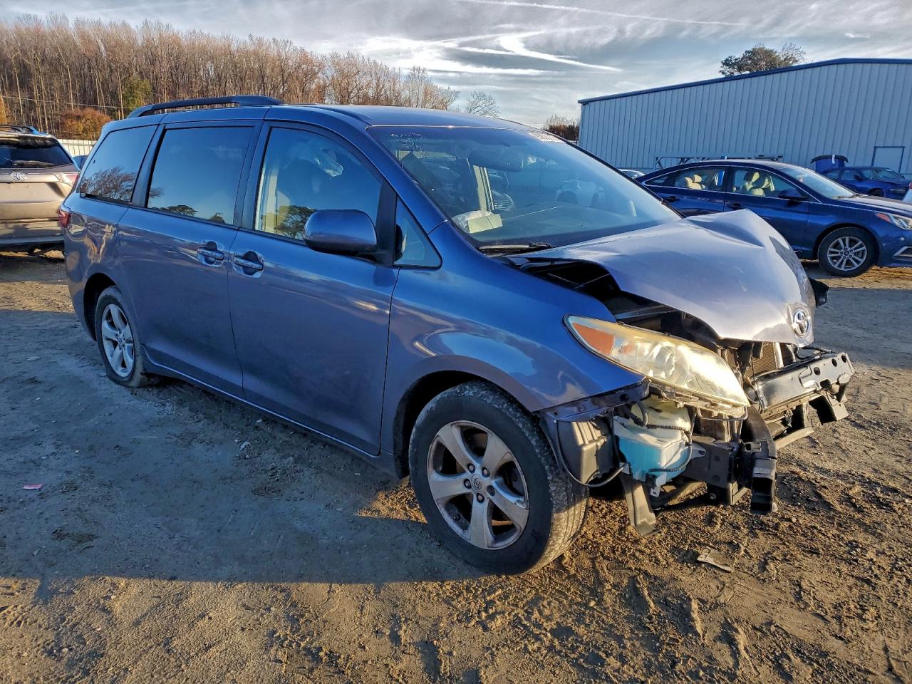 Lot #3309286615 2017 TOYOTA SIENNA LE