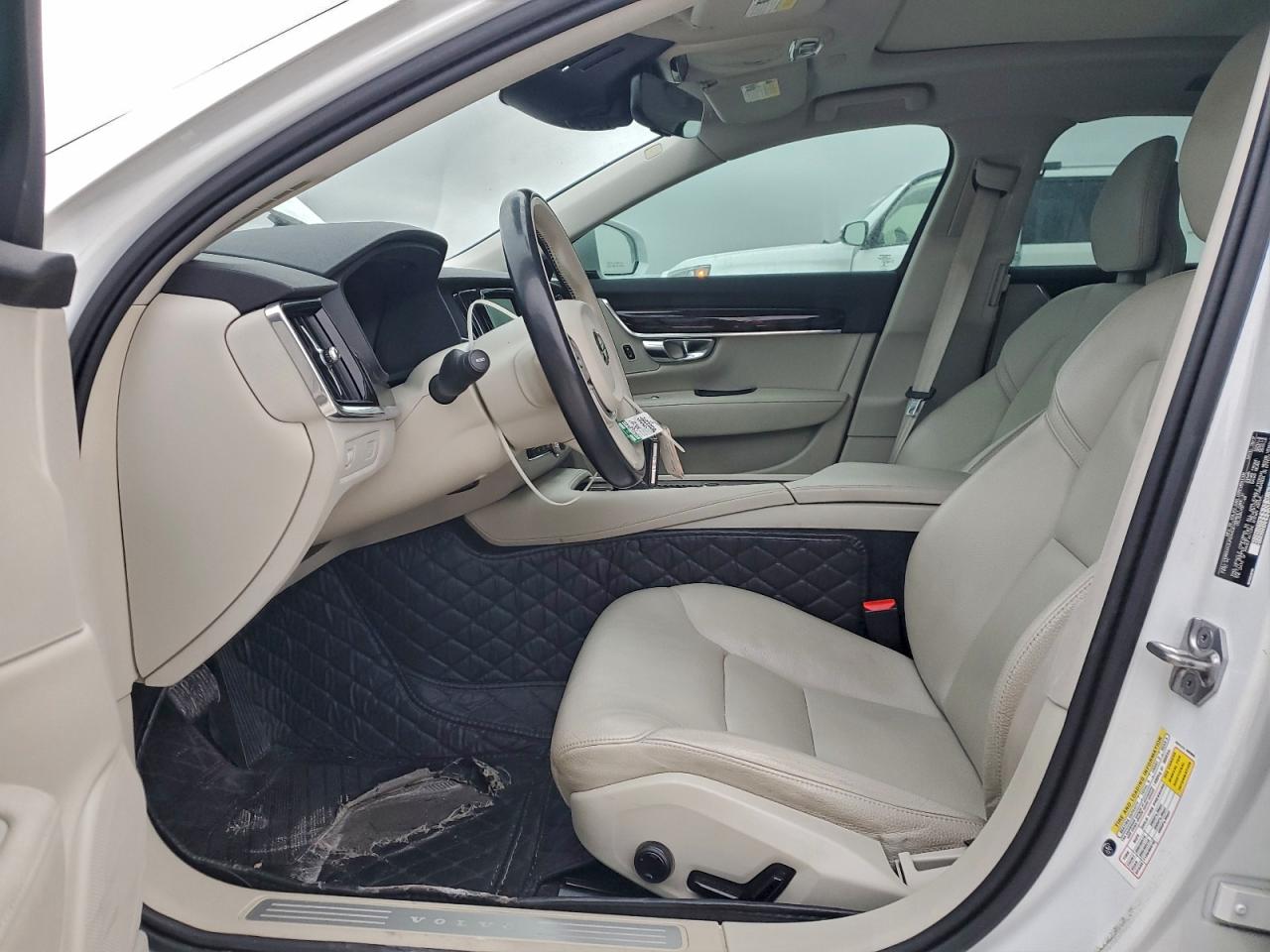 VOLVO S90 T5 MOMENTUM