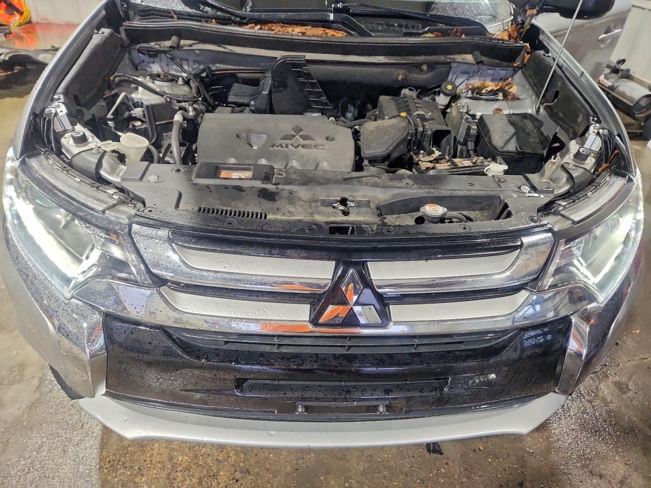 MITSUBISHI OUTLANDER SE