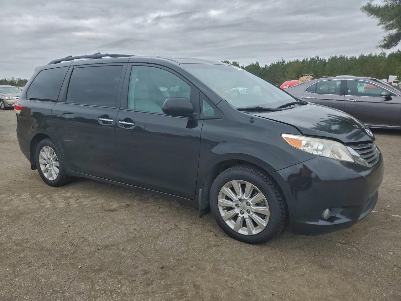 TOYOTA SIENNA XLE