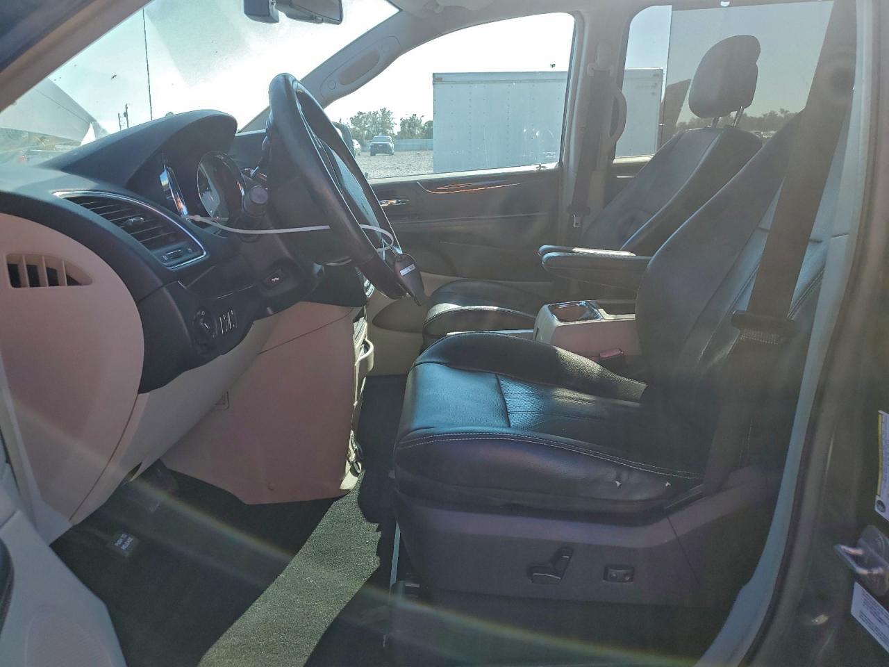 CHRYSLER TOWN & COUNTRY TOURING L