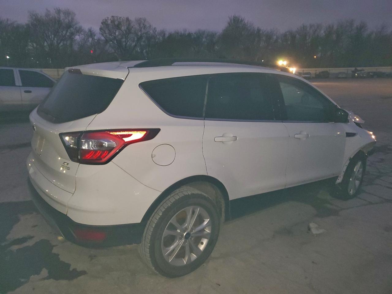 FORD ESCAPE SE