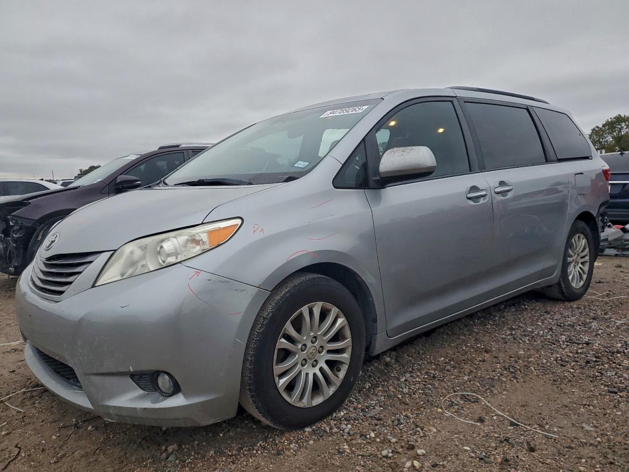 TOYOTA SIENNA XLE