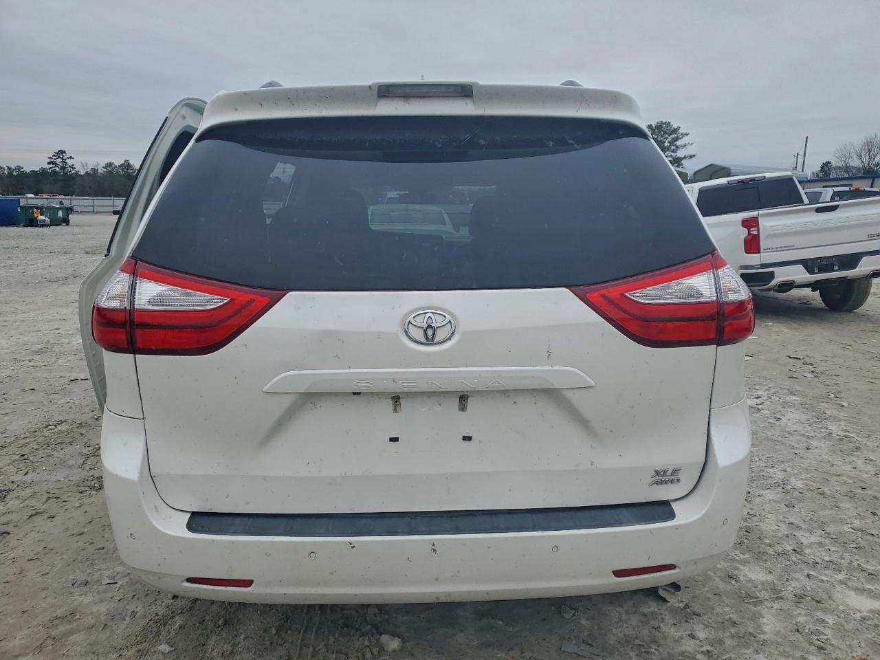 TOYOTA SIENNA XLE