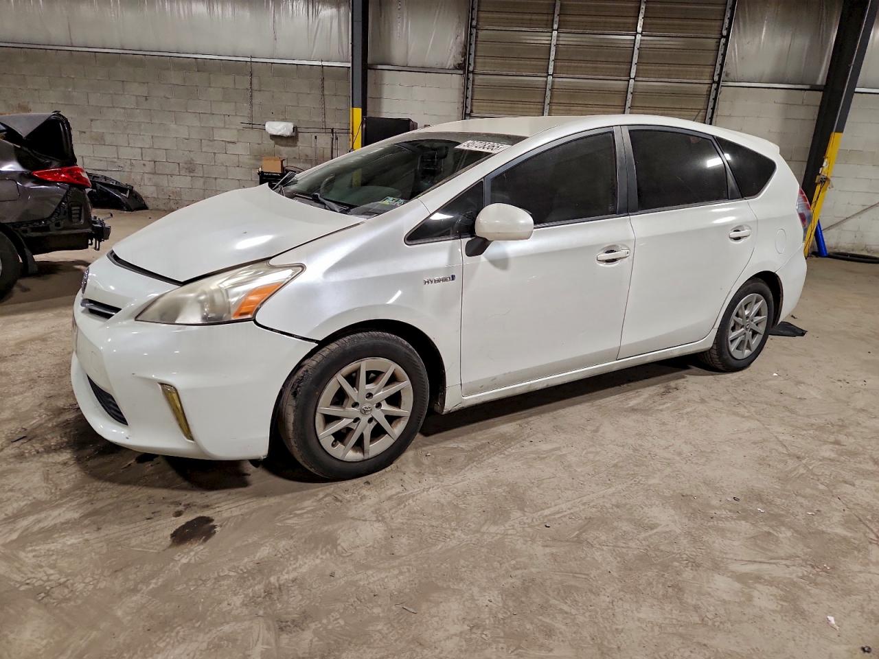 Lot #3311719251 2012 TOYOTA PRIUS V