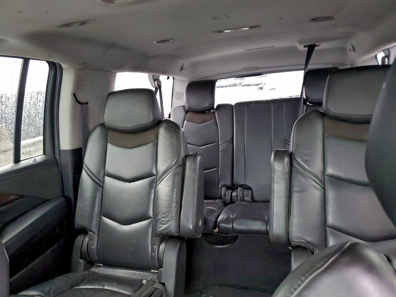 CADILLAC ESCALADE ESV LUXURY