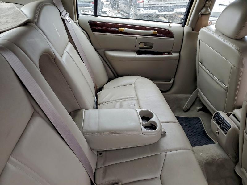 2009 LINCOLN TOWN CAR S #3311679228