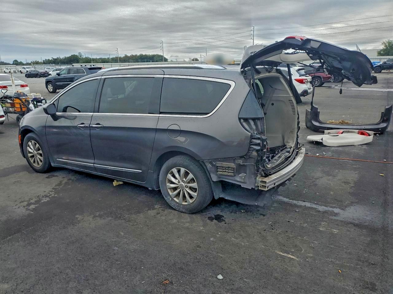 CHRYSLER PACIFICA TOURING L