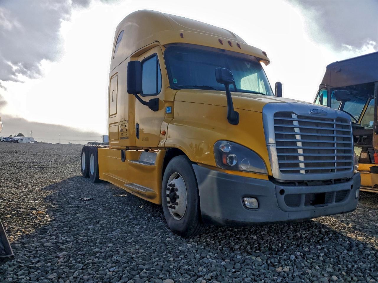 Lot #3311730229 2014 FREIGHTLINER CASCADIA 1