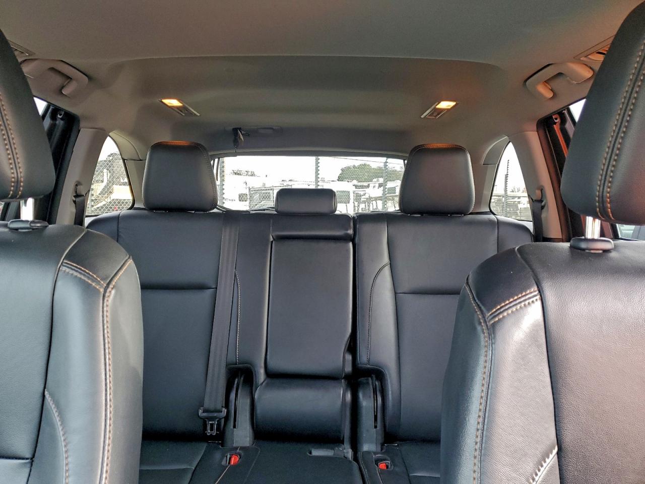 Lot #3315718357 2019 TOYOTA HIGHLANDER SE