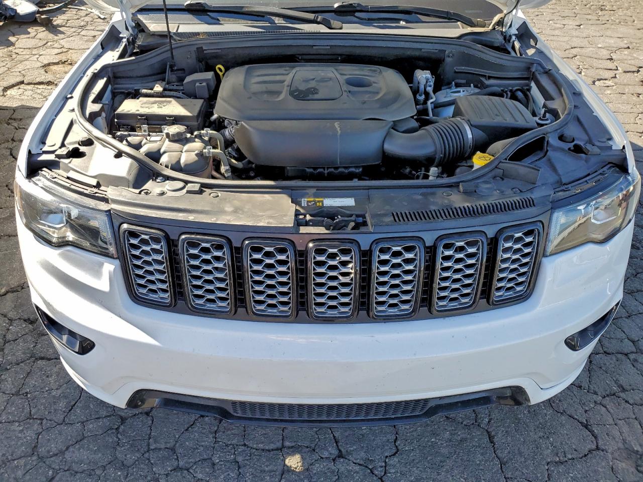 JEEP GRAND CHEROKEE LAREDO