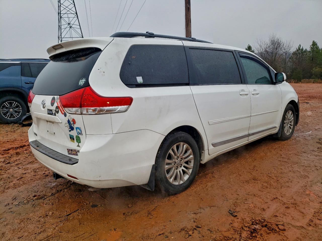 TOYOTA SIENNA XLE