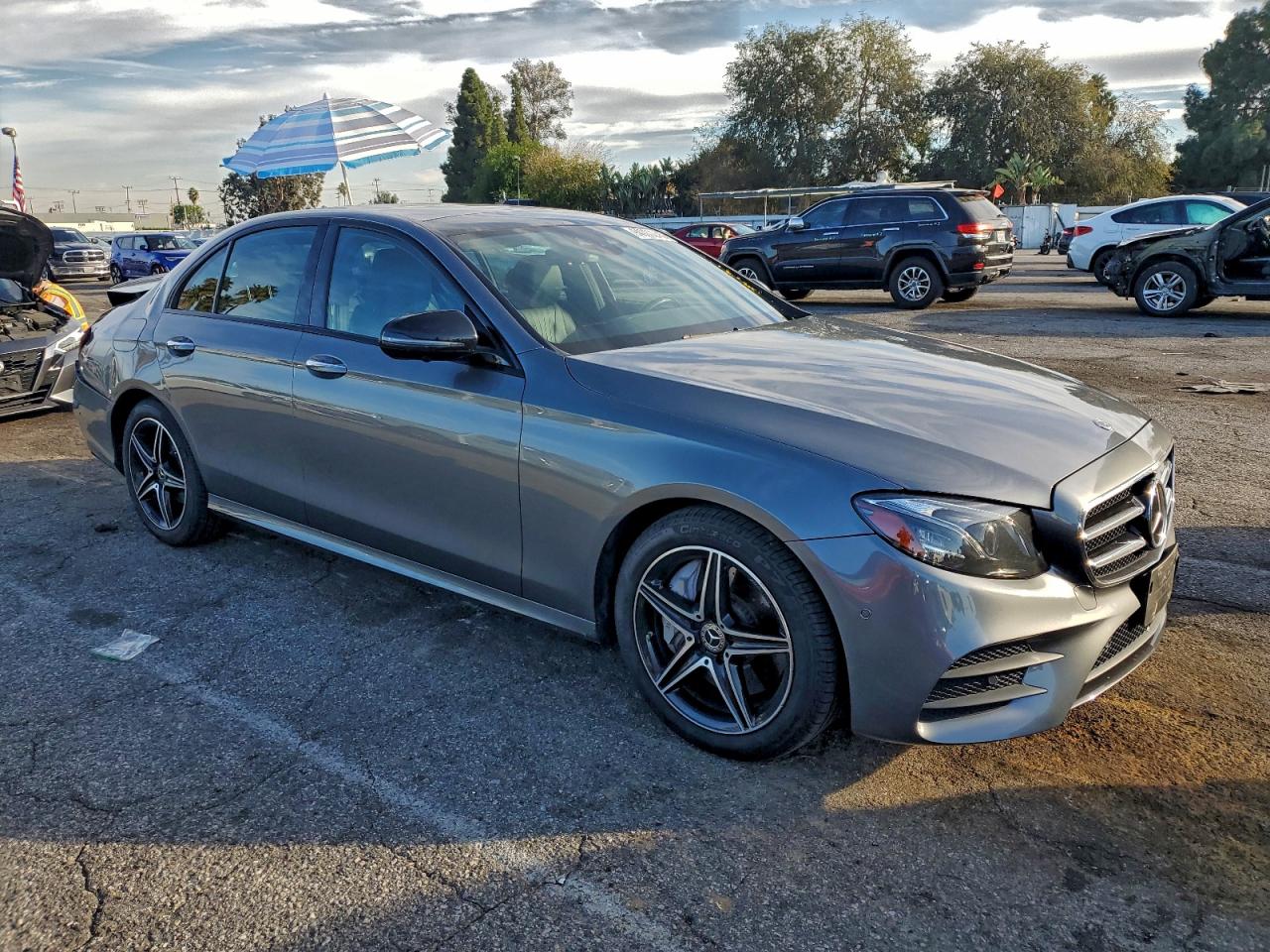 MERCEDES-BENZ E-CLASS 300