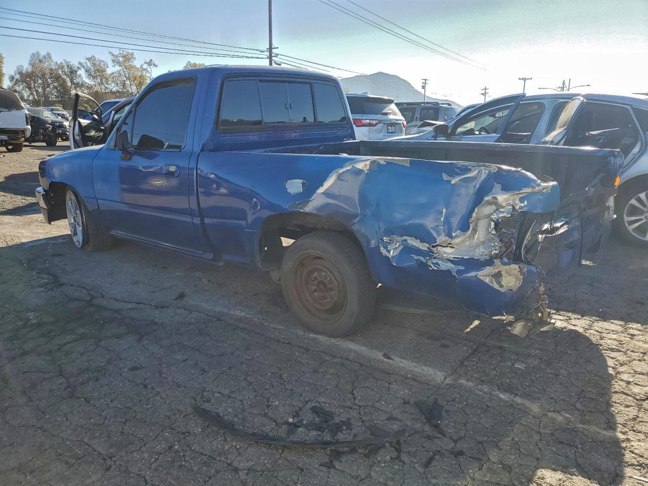 Lot #3316701509 1989 TOYOTA PICKUP 1/2